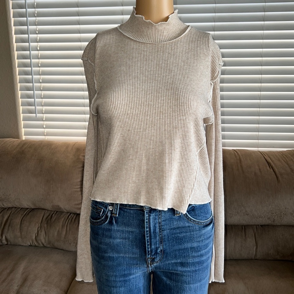 Paper Crane Soft Knit Fabric with Turtle Neck Long Sleeve Top